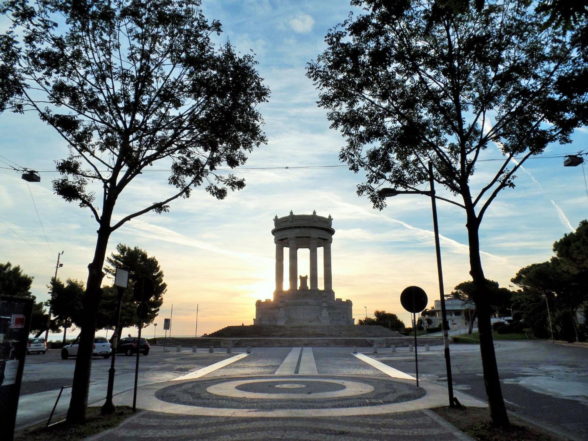 Italian Experience- Ancona City Apartment ภายนอก รูปภาพ